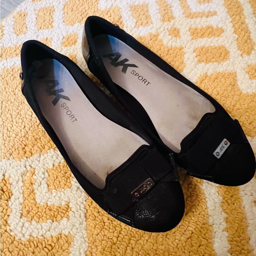 Black Women's Flats